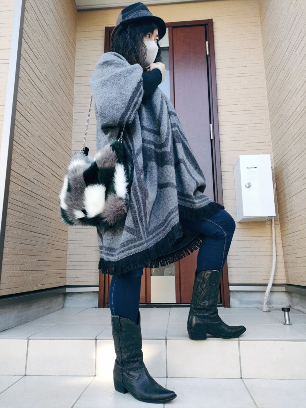 「ウエスタンブーツ、ウェスタン、秋服、Diesel、ぽっちゃり、おしゃれさんと繋がりたい」｜「DIESELのアイテム（ショルダーバッグ、その他）」を使った、シロクマ子さん（レディース・160cm）の秋コーディネートの1枚目の写真