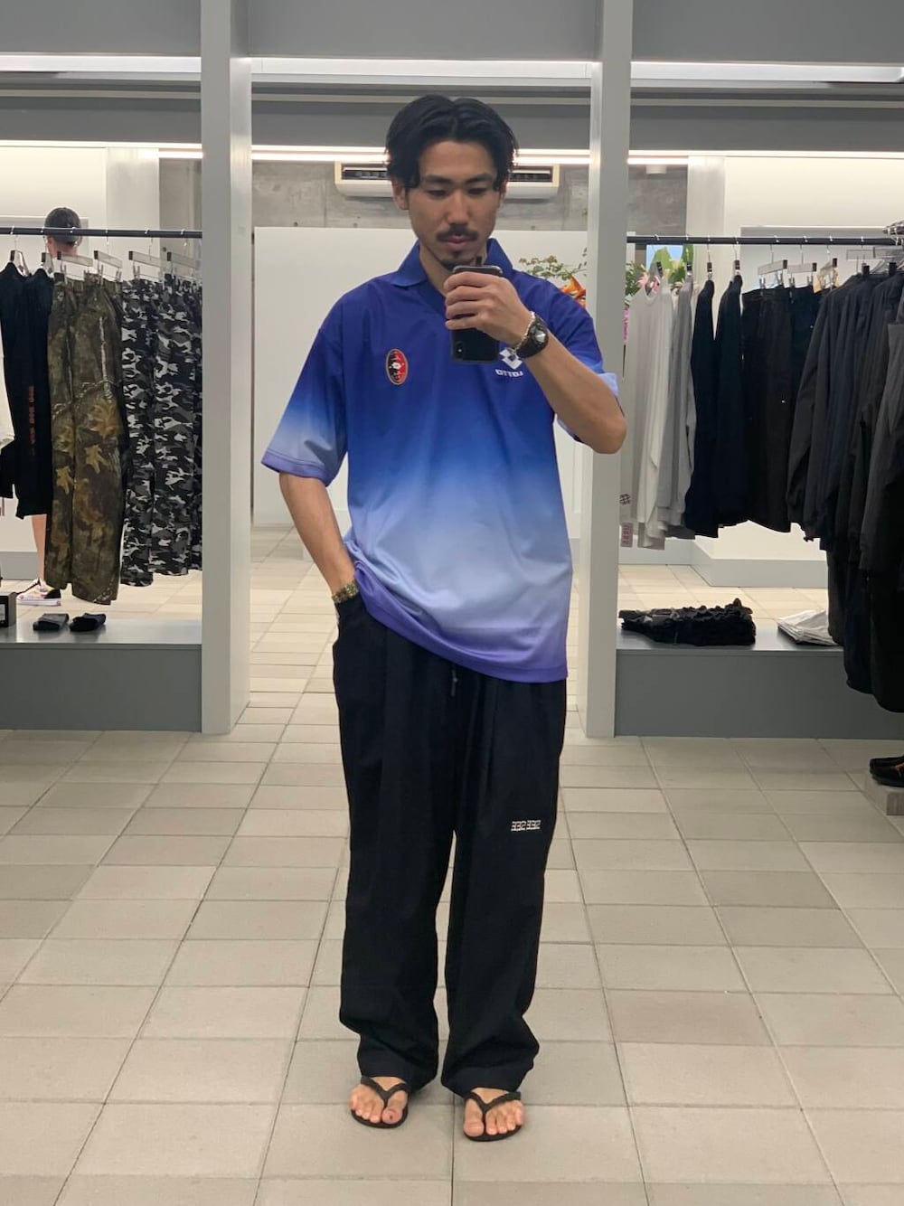 「大人カジュアル、ブルー、夏コーデ、リラックス、グラデーション、ゲームシャツ、大人リラックス、lotto」｜「LOTTOのLOTTO　GRADATION GAME SHIRTS（Tシャツ/カットソー、ブルー系）」を使った、KUROKAWA DAIKIさん（メンズ・168cm）の夏コーディネートの1枚目の写真