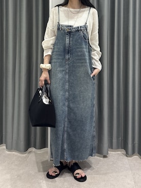 「DouDou（ドゥドゥ）のペーパーヤーンプルオーバー（ニット/セーター、ホワイト系）」を使った、yuriaさん（レディース・166cm）の夏コーディネート