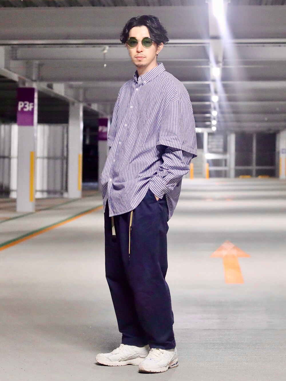 「シャツスタイル、ストライプシャツ、春コーデ、チノパン、ビッグシルエット、白スニーカー、Anglan、BEAMS、New Balance、GOOPiMADE、韓国ファッション、韓国ブランド、古着好きな人と繋がりたい、春服みてみて、ストライプ」｜「ANGLANのアイテム（シャツ/ブラウス、ブルー系）」を使った、RYOSUKEさん（メンズ・177cm）の春コーディネートの1枚目の写真