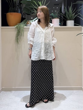 「LOWRYS FARM（ローリーズファーム）のストレッチサテンスカート　 290120（スカート、ブラック系）」を使った、まりな LOWRYSFARMさん（レディース・161cm）の夏コーディネート