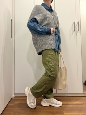 「アイテム（カーゴパンツ、グリーン系）」を使った、おけいさん（レディース・159cm）の秋コーディネート