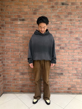 「WHITELAND（ホワイトランド）のWHITELAND/ホワイトランド/STUDS DAMAGE HOODIE（パーカー、グレー系）」を使った、KUGAさん（メンズ・174cm）の秋コーディネート