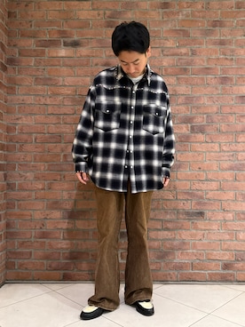 「WHITELAND（ホワイトランド）のWHITELAND/ホワイトランド/DUCK FLARE PANTS（その他パンツ、ブラウン系）」を使った、KUGAさん（メンズ・174cm）の冬コーディネート