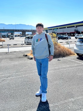 「NIKE（ナイキ）のアイテム（パーカー、シルバー系）」を使った、Takashi Satoさん（メンズ・177cm）の冬コーディネート