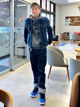 「Levi's（リーバイス）のアイテム（デニムジャケット、ブルー系）」を使った、Takashi Satoさん（メンズ・177cm）の春コーディネート
