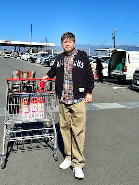 「CIAOPANIC TYPY（チャオパニックティピー）のアイテム（パーカー、ブラック系）」を使った、Takashi Satoさん（メンズ・177cm）の冬コーディネート