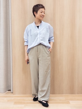 「grove（グローブ）の【貴島明日香さん着用／イージーケア／接触冷感】麻ブレンドスタンドギャザーシャツ（シャツ/ブラウス、ブルー系）」を使った、rk03170613さん（レディース・161cm）の春コーディネート