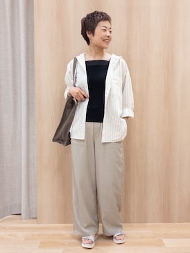 「grove（グローブ）の【貴島明日香さん着用/洗える】大人のストライプ フーディシャツ（シャツ/ブラウス、ベージュ系）」を使った、rk03170613さん（レディース・161cm）の春コーディネート