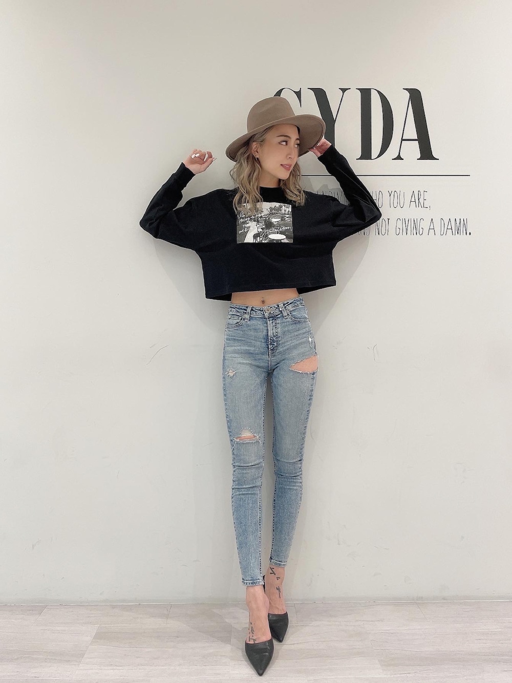 「GYDAのフェルトHAT（ハット、ベージュ系）」を使った、yumikoさん（レディース・170cm）の秋コーディネートの1枚目の写真