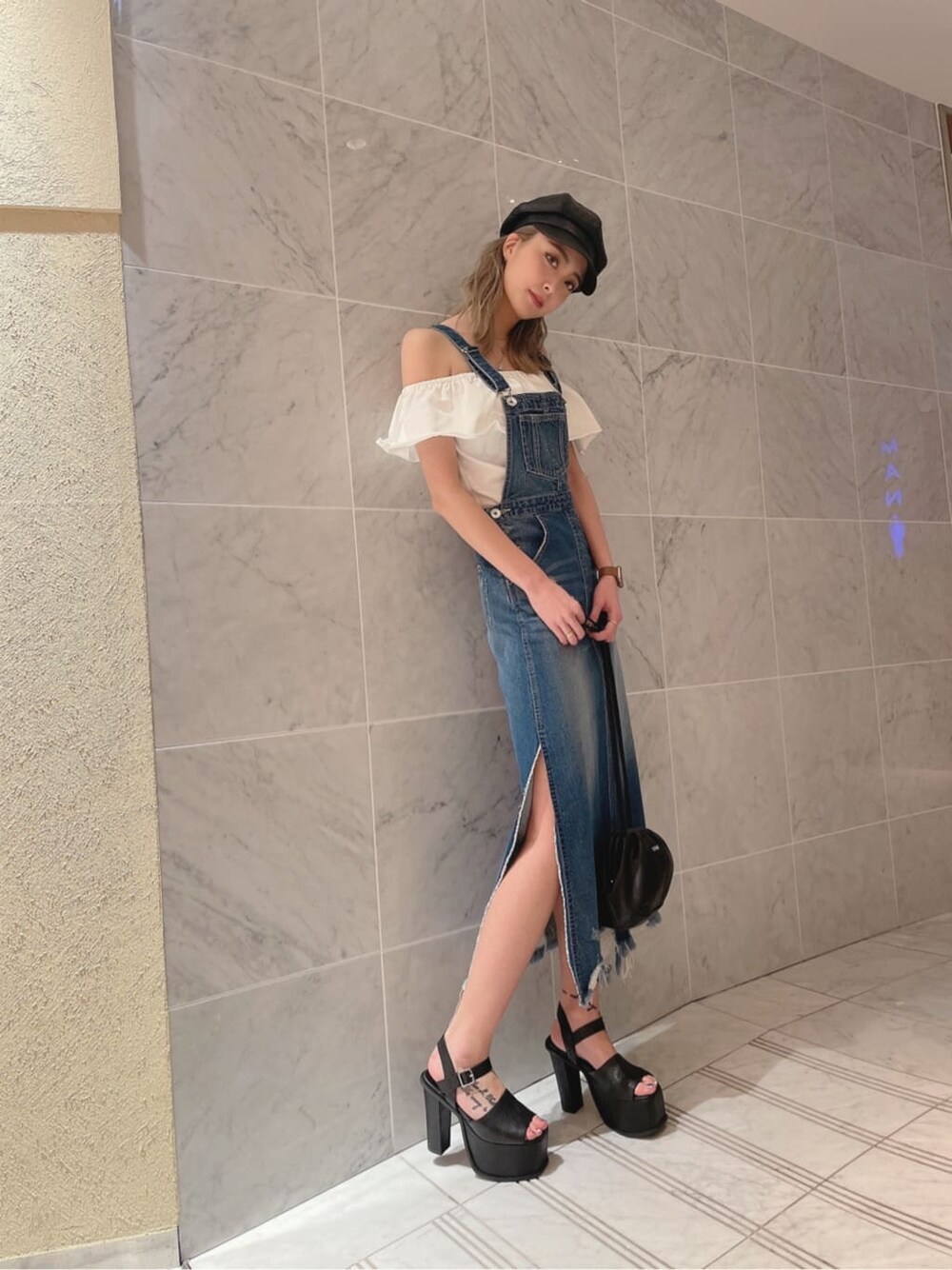 GYDA（ジェイダ）の「サイドスリットデニムサロペットスカート