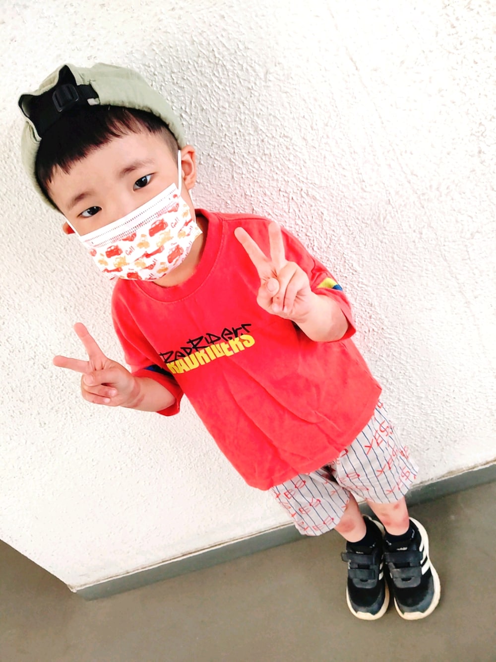 「4歳、4歳男の子、アトピー、アトピーでもオシャレ、休日コーデ、スーパーへお買い物、1人でお菓子売り場へ、迷子になりました。」｜「RADCHAPのジャガードリブビッグTシャツ（Tシャツ/カットソー、レッド系）」を使った、kyouka0504さん（キッズ・100cm）の夏コーディネートの1枚目の写真