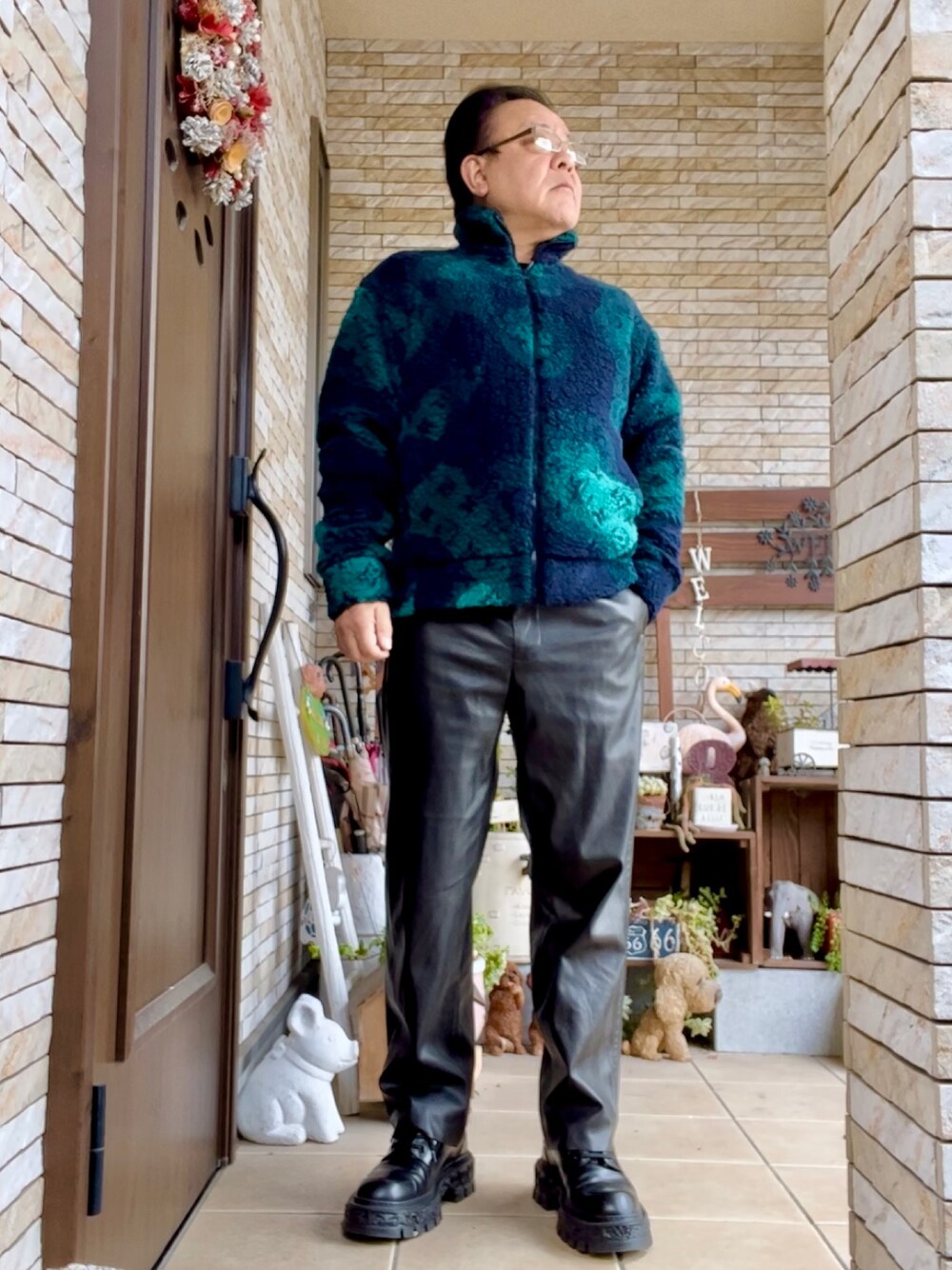 「メンズコーデ、きれいめカジュアル、冬のコーデ、大人カジュアル、LOUIS  VUITTON、フリースジャケット、UNITED TOKYO」｜「LOUIS VUITTONのアイテム（その他アウター、グリーン系）」を使った、かつさん（メンズ・174cm）の冬コーディネートの1枚目の写真