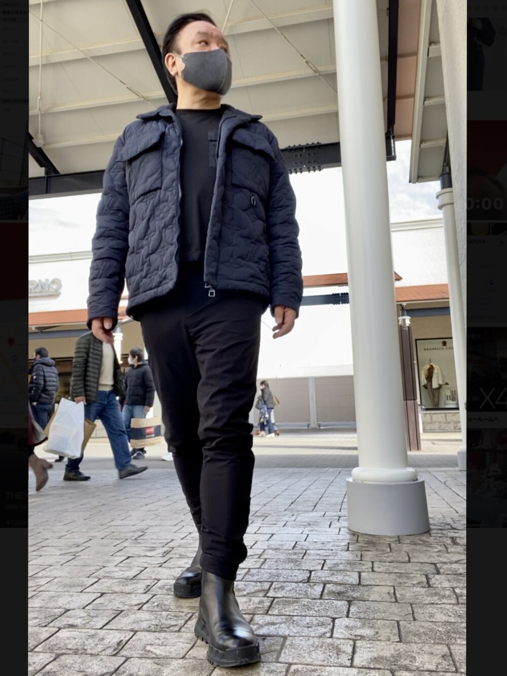 「冬コーデ、カジュアル、大人カジュアル、ブラックコーデ、LOUIS  VUITTON、DIESEL、UNIQLO」｜「LOUIS VUITTONのアイテム（ダウンジャケット/コート、ブラック系）」を使った、かつさん（メンズ・174cm）の冬コーディネートの1枚目の写真