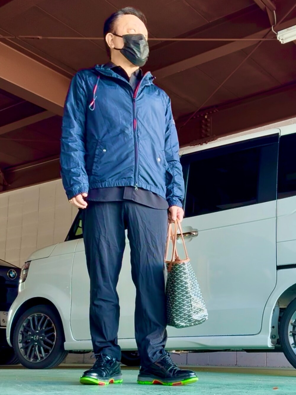 「春夏コーデ、キレイめカジュアル、MIDIUMISOLID、ARMANIEXCHANGE、ZARA、LOUIS  VUITTON」｜「ARMANI EXCHANGEのアイテム（ナイロンジャケット、ブルー系）」を使った、かつさん（メンズ・174cm）の春コーディネートの1枚目の写真