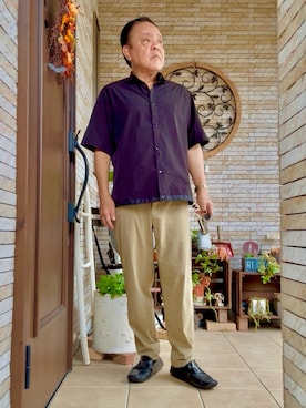 「ARMANI EXCHANGE（アルマーニエクスチェンジ）のアイテム（シャツ/ブラウス、ブラック系）」を使った、かつさん（メンズ・174cm）の秋コーディネート