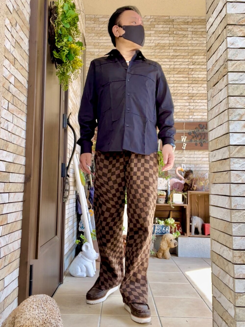 「カジュアルコーデ、H&M、DIESEL、LOUIS  VUITTON」｜「DIESELのアイテム（シャツ/ブラウス、ブラック系）」を使った、かつさん（メンズ・174cm）の春コーディネートの1枚目の写真