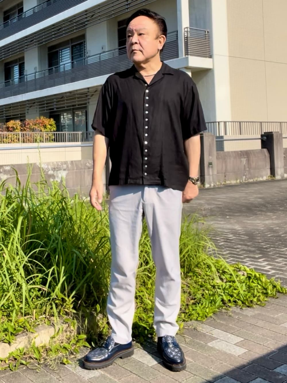 「夏コーデ、アツいコーデ全部見せ、大人カジュアル、UNITED TOKYO、SENCE OF PLACE、LOUIS  VUITTON」｜「UNITED TOKYOのアイテム（シャツ/ブラウス、ブラック系）」を使った、かつさん（メンズ・174cm）の夏コーディネートの1枚目の写真