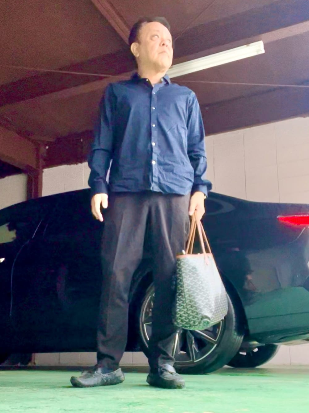 「united arrows、ARMANIEXCHANGE、LOUIS  VUITTON、メンズファッション、今日のコーデ」｜「UNITED ARROWSのアイテム（チノパンツ、ブラック系）」を使った、かつさん（メンズ・174cm）の夏コーディネートの1枚目の写真