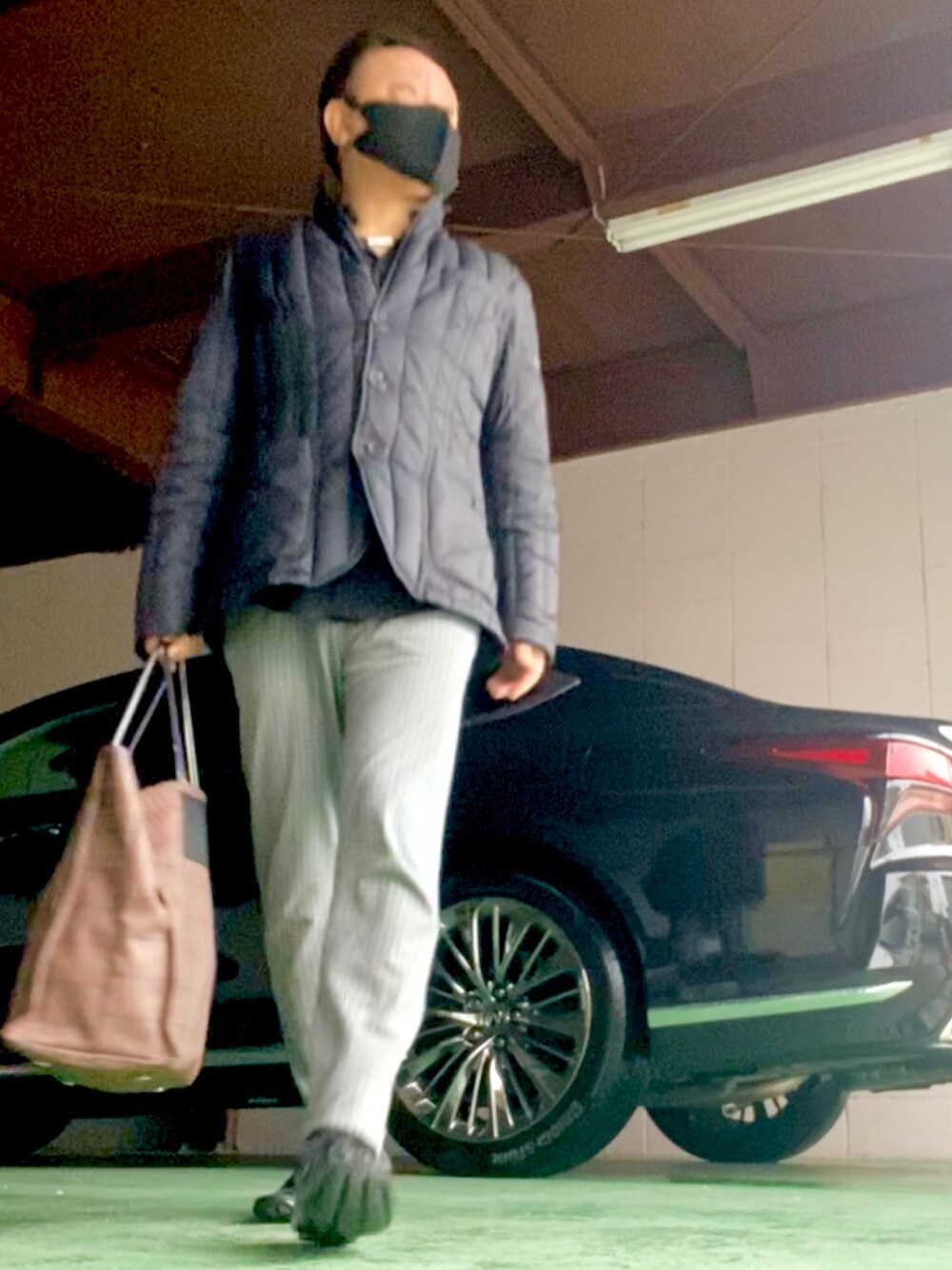 「オトナカジュアル、冬アウター、ARMANIJEANS、ZARA、LOUIS  VUITTON、iTTi」｜「ARMANI JEANSのアイテム（ダウンジャケット/コート、ブラック系）」を使った、かつさん（メンズ・174cm）の冬コーディネートの1枚目の写真