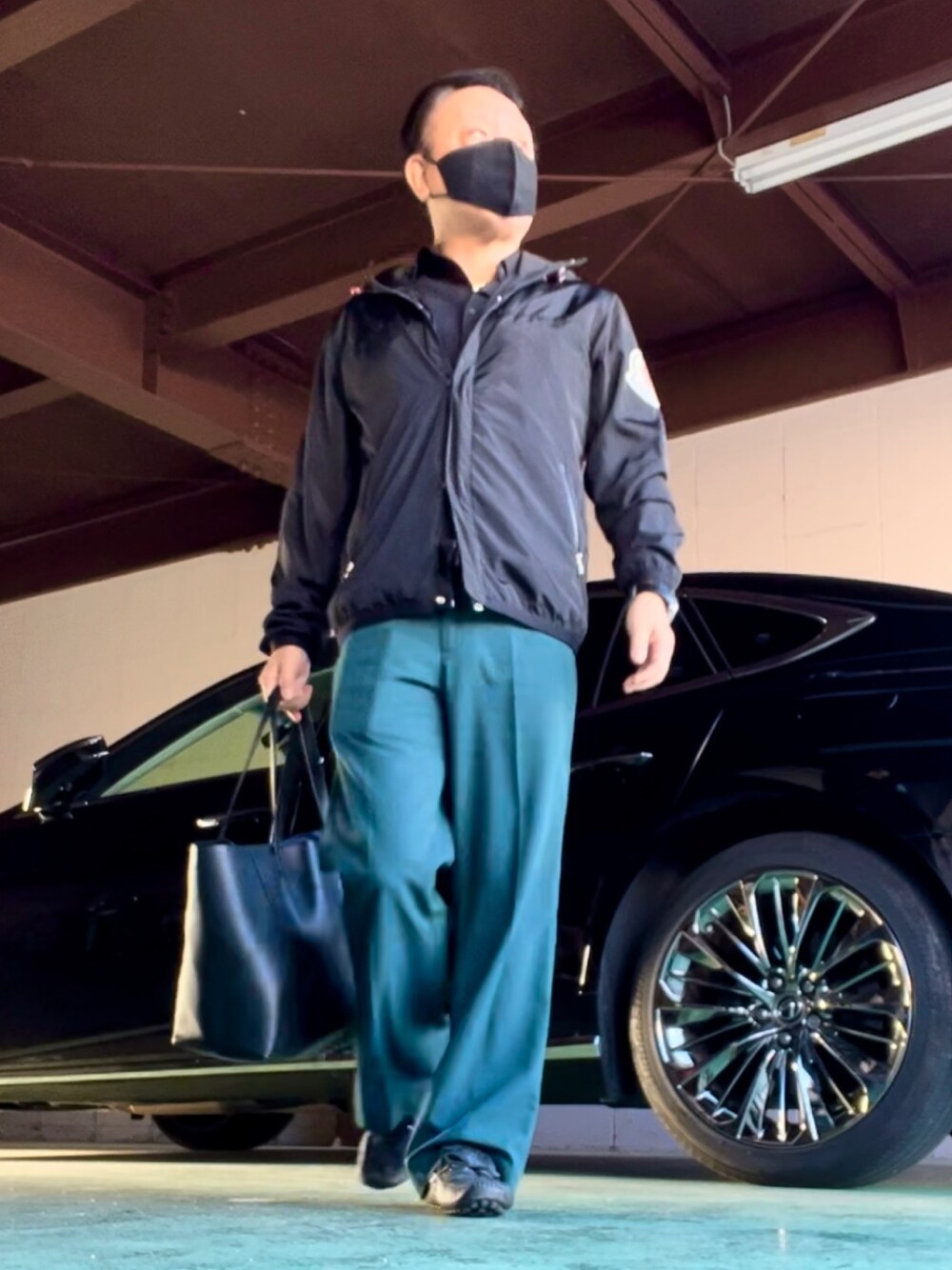 「冬のコーデ、カジュアルコーデ、MONCLER、ZARA、LOUIS  VUITTON、JURNALSTANDARD」｜「MONCLERのアイテム（ナイロンジャケット、ブラック系）」を使った、かつさん（メンズ・174cm）の冬コーディネートの1枚目の写真