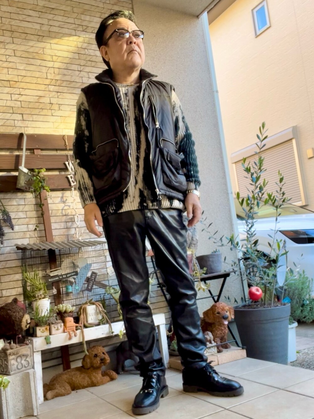 「メンズコーデ、フェイクレザー、メンズファッション、OFF-WHITE、ZARA」｜「ZARAのアイテム（ニット/セーター、ベージュ系）」を使った、かつさん（メンズ・174cm）の冬コーディネートの1枚目の写真