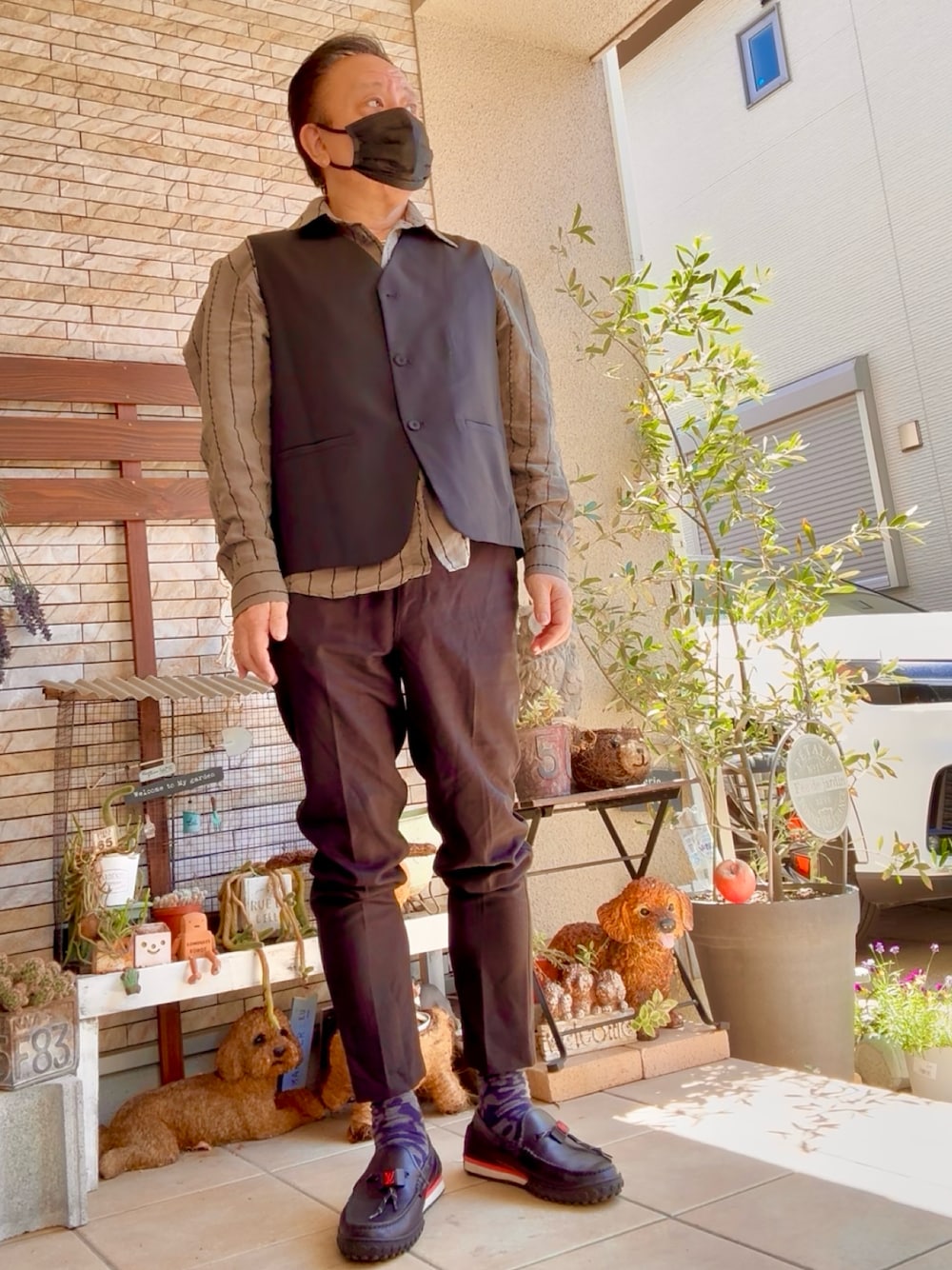 「最近のいい感じコーデ、メンズコーデ、シャツスタイル、EMPORIO ARMANI、ZARA、ADAM ET ROPÉ、LOUIS  VUITTON」｜「EMPORIO ARMANIのアイテム（シャツ/ブラウス、グレー系）」を使った、かつさん（メンズ・174cm）の春コーディネートの1枚目の写真