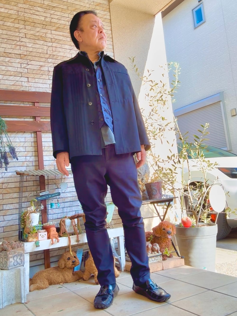 「春めき満開コーデ、きれいめカジュアル、ZARA、LOUIS  VUITTON、JUNRed、大人カジュアル」｜「LOUIS VUITTONのアイテム（モカシン/デッキシューズ、ブラック系）」を使った、かつさん（メンズ・174cm）の春コーディネートの1枚目の写真