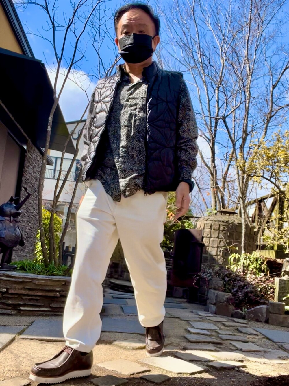 「休日スタイル、休日コーデ、Adam et Rope'、ユニクロ、LOUIS  VUITTON」｜「LOUIS VUITTONのアイテム（ブーティ、ブラウン系）」を使った、かつさん（メンズ・174cm）の春コーディネートの1枚目の写真