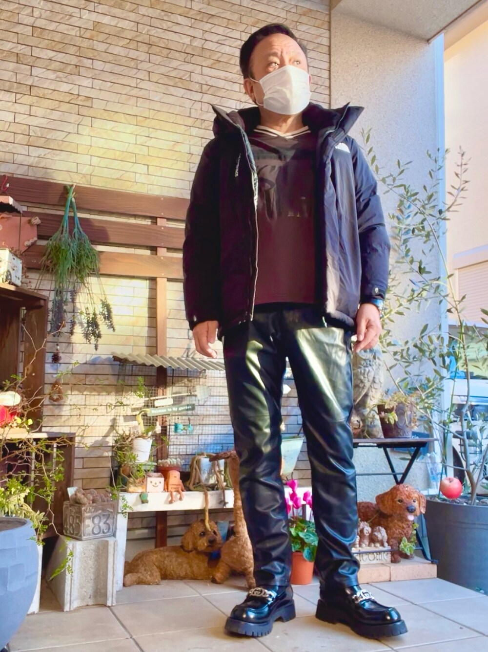 「休日スタイル、カジュアルスタイル、ブラックコーデ、ZARA、THE NORTH FACE、H&M、GUCCI」｜「ZARAのアイテム（その他トップス、グレー系）」を使った、かつさん（メンズ・174cm）の冬コーディネートの1枚目の写真