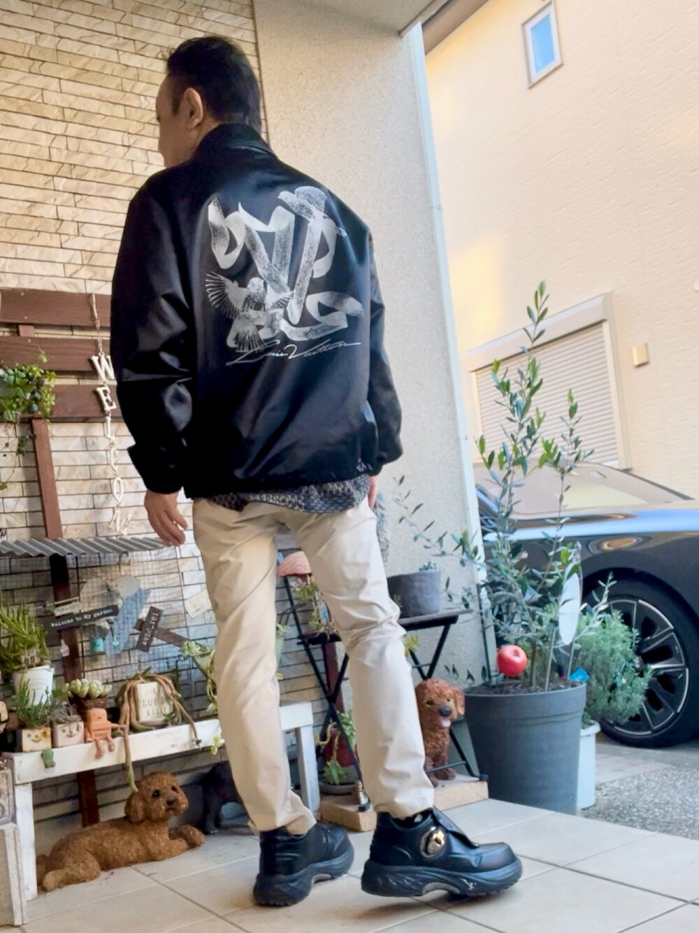 「きれいめカジュアル、おでかけコーデ、GRAMICCI、LOUIS  VUITTON、休日コーデ、キレイめ、ナイロンジャケット」｜「LOUIS VUITTONのアイテム（ナイロンジャケット、ブラック系）」を使った、かつさん（メンズ・174cm）の冬コーディネートの1枚目の写真