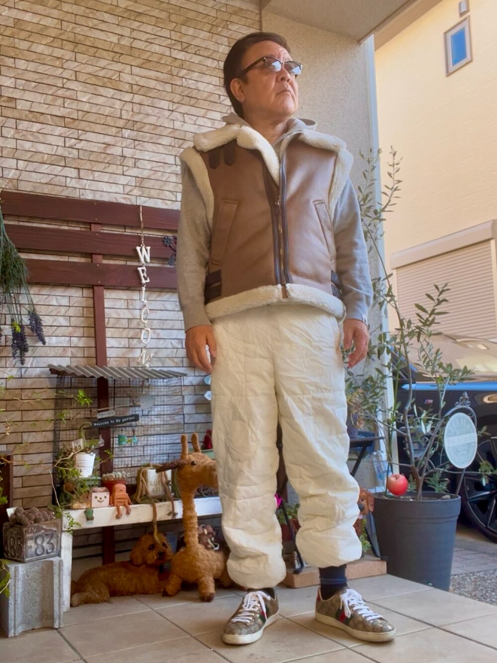 「冬アウター、キルティング、メンズファッション、ダウンパンツ、ZARA、A BATHING APE、GUCCI、ルームウェア」｜「ZARAのアイテム（その他パンツ、ホワイト系）」を使った、かつさん（メンズ・174cm）の冬コーディネートの1枚目の写真