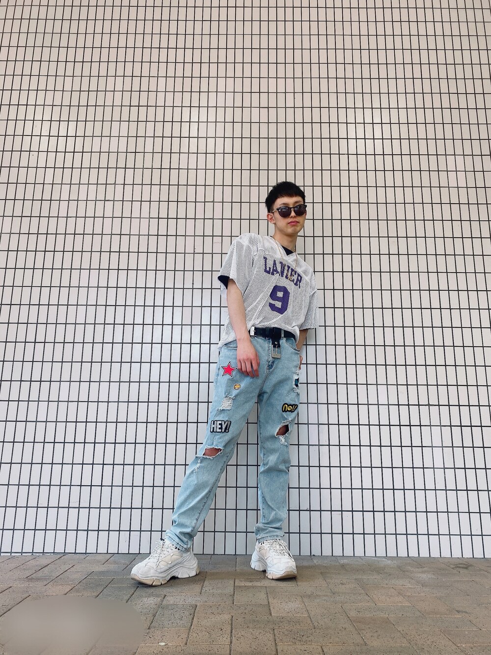 「LouisVuitton、off white、ADER error、nerdy、デニムコーデ、メガネ男子、古着MIX、デニムパンツ、フォローミー、ストリートMIX、古着コーデ、ホワイト、ストリートコーデ、ストリート」｜「NORTHENNINEのアイテム（デニムパンツ、その他）」を使った、ｼ̶ﾝ̶ﾉ̶ｽ̶ｹ̶さん（メンズ・173cm）の秋コーディネートの1枚目の写真