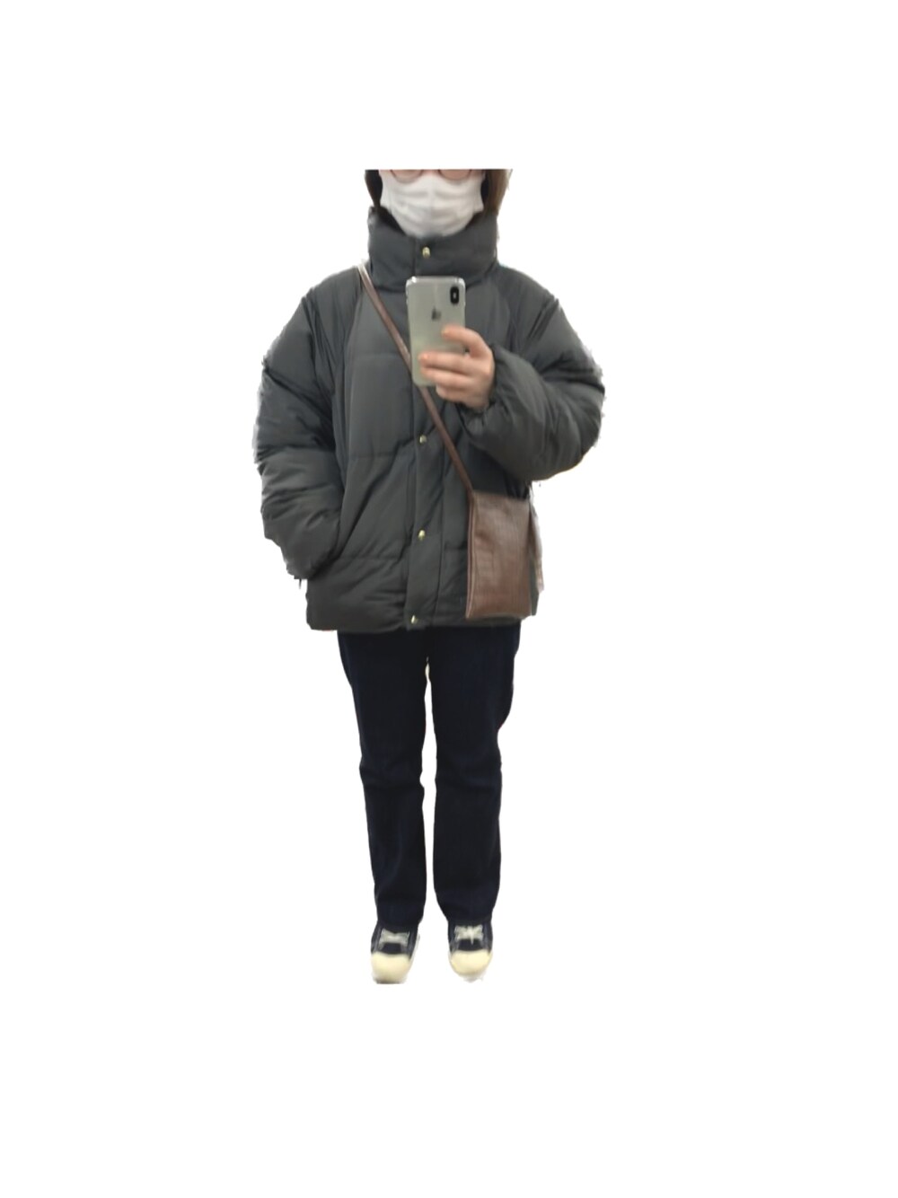 「シンプルコーデ、カジュアルコーデ、ユニクロ、モノトーン、しまむら、メンズライク、ootd、シンプル、ダウンジャケット、フレアデニム」｜「UNIQLOのワイドジーンズ（デニムパンツ、ブルー系）」を使った、nnnncisさん（レディース・161cm）の春コーディネートの1枚目の写真
