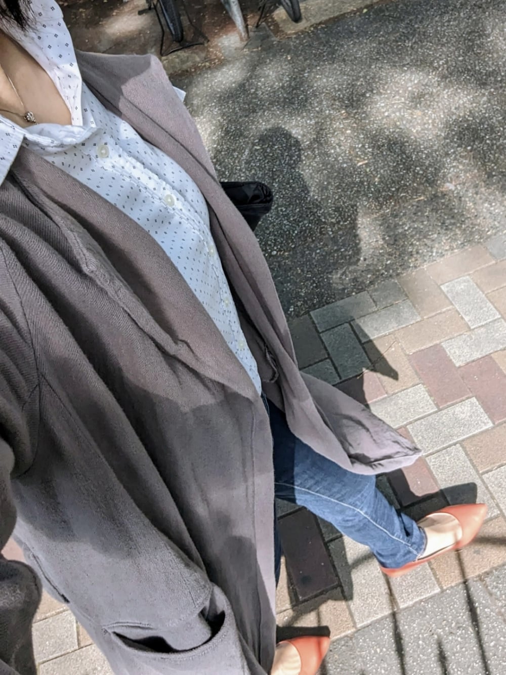 「着回しコーデ」｜「GAPのアイテム（デニムパンツ、ブルー系）」を使った、堀田　純子さん（レディース・162cm）の春コーディネートの1枚目の写真