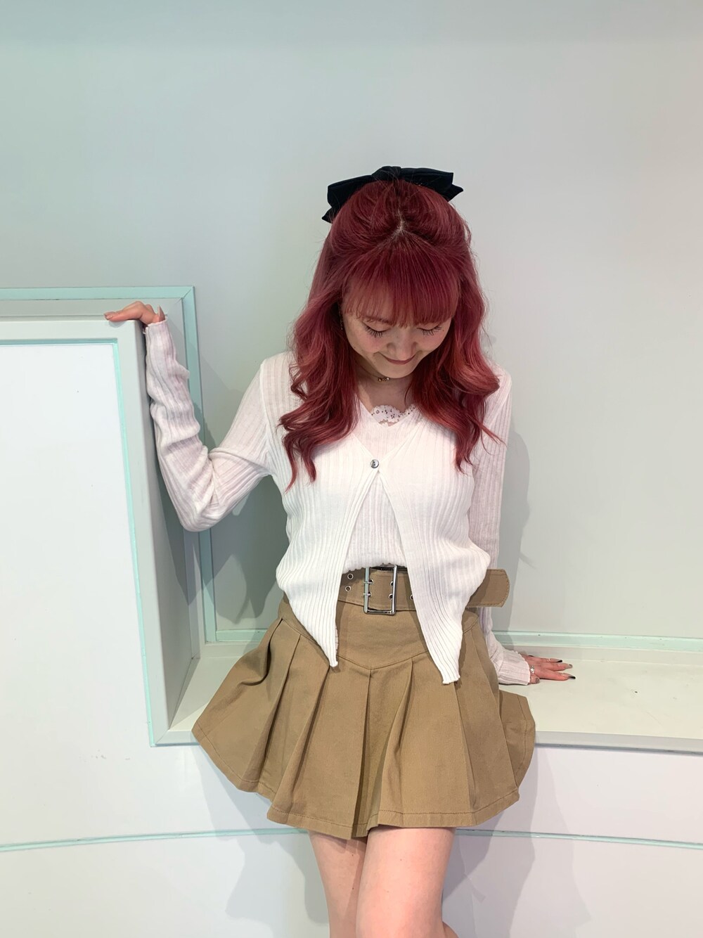 人妻　プリーツスカート 
