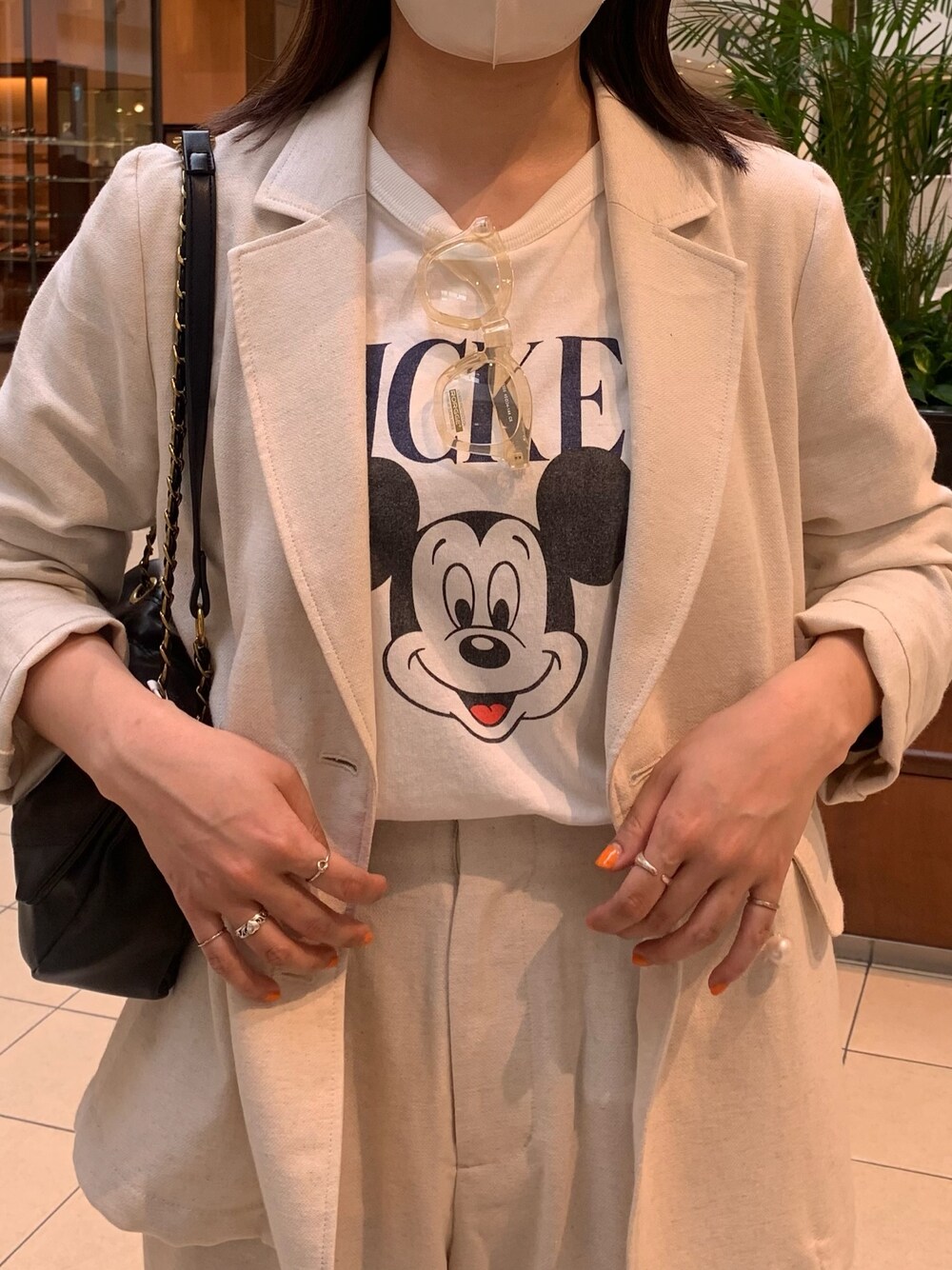 「ジャケット、ジャケットコーデ、セットアップ、リネン、リネンジャケット、リネンパンツ、麻パンツ、ミッキー、ミッキーT、ディズニーコーデ、カジュアルコーデ、いまどきジャケット写真」｜「GOOD ROCK SPEEDの【GOOD ROCK SPEED/グッドロックスピード】別注ミッキーベースボールTシャツ 7分袖（Tシャツ/カットソー、ホワイト系）」を使った、そらさん（レディース・160cm）の春コーディネートの1枚目の写真
