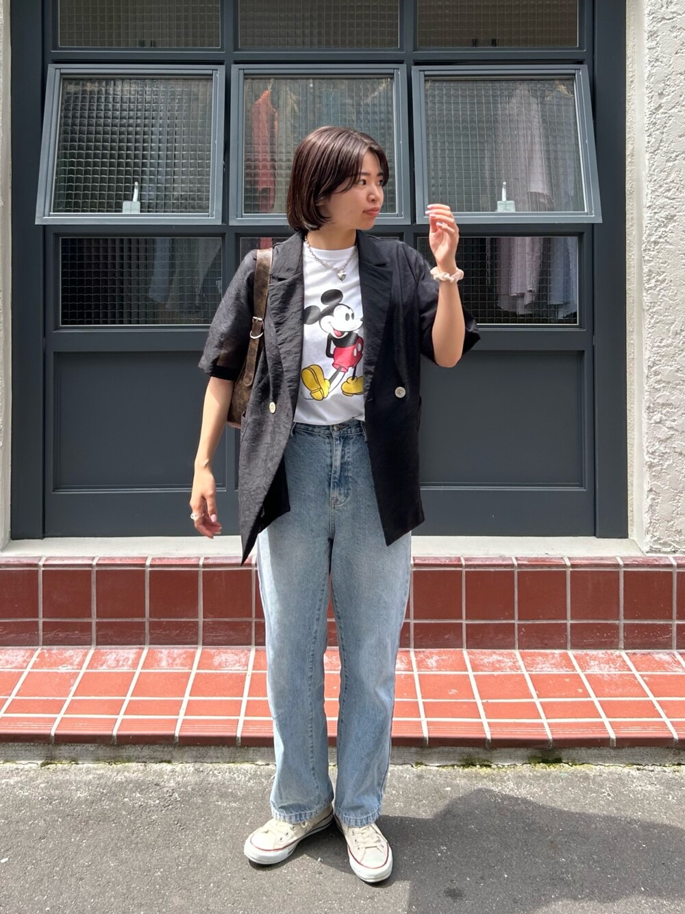 「ミッキーT、ミッキーコーデ、ミッキー、ストレートデニム、デニムコーデ、デニムパンツ、半袖シャツ、シアーシャツ、半袖ジャケット、シアージャケット、ジャケットコーデ、ジャケットスタイル、オフィスカジュアル、夏だ！Tシャツ着よう！、さらっと晴れやかスナップ」｜「fredy emueのストレートデニムパンツ（デニムパンツ、ブルー系）」を使った、そらさん（レディース・160cm）の夏コーディネートの1枚目の写真