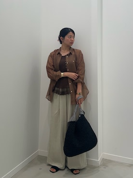 「fredy emue（フレディエミュ）のシアーシャツ（シャツ/ブラウス、ブラウン系）」を使った、そらさん（レディース・160cm）の夏コーディネート