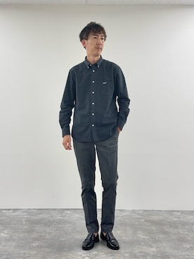 「NOLLEY’S（ノーリーズ）のシャモアクロス クジラBD ボタンダウンシャツ 26AW（シャツ/ブラウス、グレー系）」を使った、Nicolas Tanakaさん（メンズ・181cm）の秋コーディネート