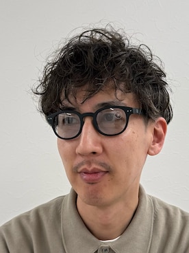 「IZIPIZI（イジピジ）の【IZIPIZI/イジピジ】SUN LIGHT ADAPTIVE #C（サングラス、ブラック系）」を使った、Nicolas Tanakaさん（メンズ・181cm）の春コーディネート
