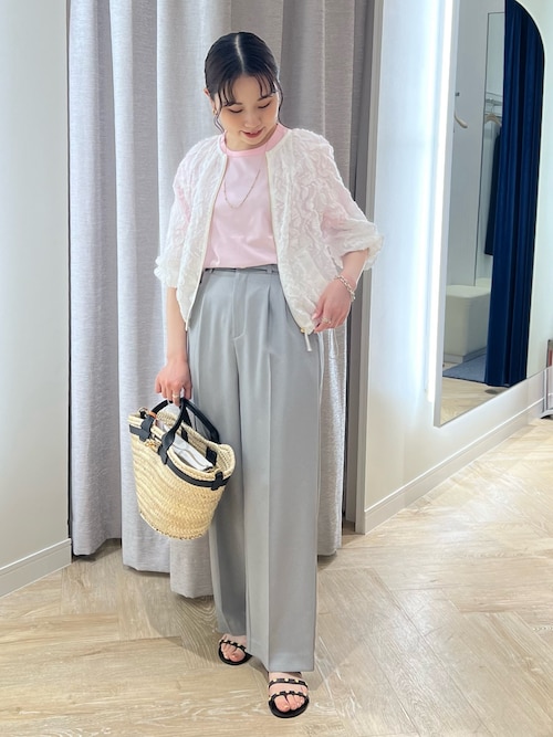 シアーカットジャガードブルゾンを使った人気ファッション