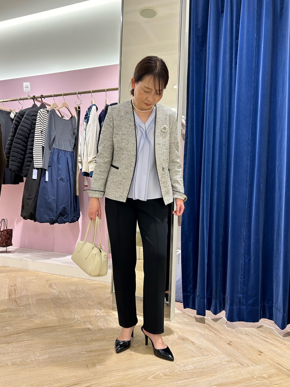 「セレモニー、セレモニーコーデ、セレモニースタイル、ハレの日、オケージョン、オケージョンスタイル、卒業式、卒業式コーデ、卒業式ママコーデ、入学式、入学式コーデ、入学式・卒業式、入学式ママコーデ、パンツスタイル、パンツスタイル 春」｜「NOLLEY’S Sophiの《セットアップ対応》MIXツイードノーカラージャケット（ノーカラージャケット、グレー系）」を使った、sachirinさん（レディース・153cm）の春コーディネートの1枚目の写真