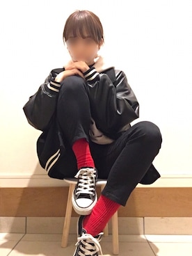 「スキニー」｜「アイテム（スタジャン）」を使った、KOMAさん（レディース・156cm）の冬コーディネート