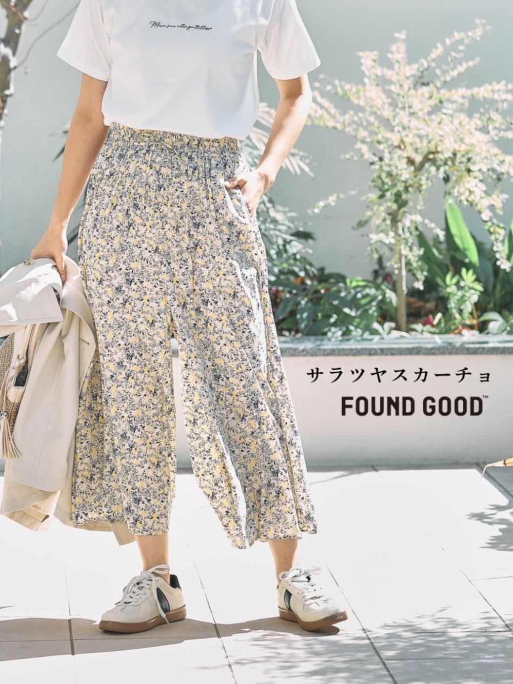 「大人カジュアル、大人コーデ、大人女子、スカーチョ、花柄、春コーデ、春夏コーデ、春、FOUND GOOD」｜「FOUND GOODのシシュウ&ハクプリントT/LS（Tシャツ/カットソー、ホワイト系）」を使った、FOUND GOODさん（レディース・164cm）の春コーディネートの1枚目の写真