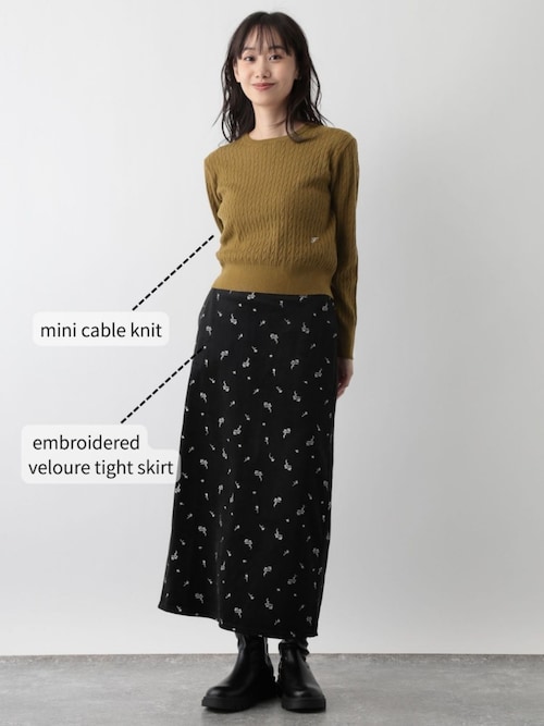 値下げしました！新品 未使用！アドニシス刺繍スパンコール入りタイトスカート セール】ベロア刺繍タイトスカート（スカート）｜FOUND GOOD