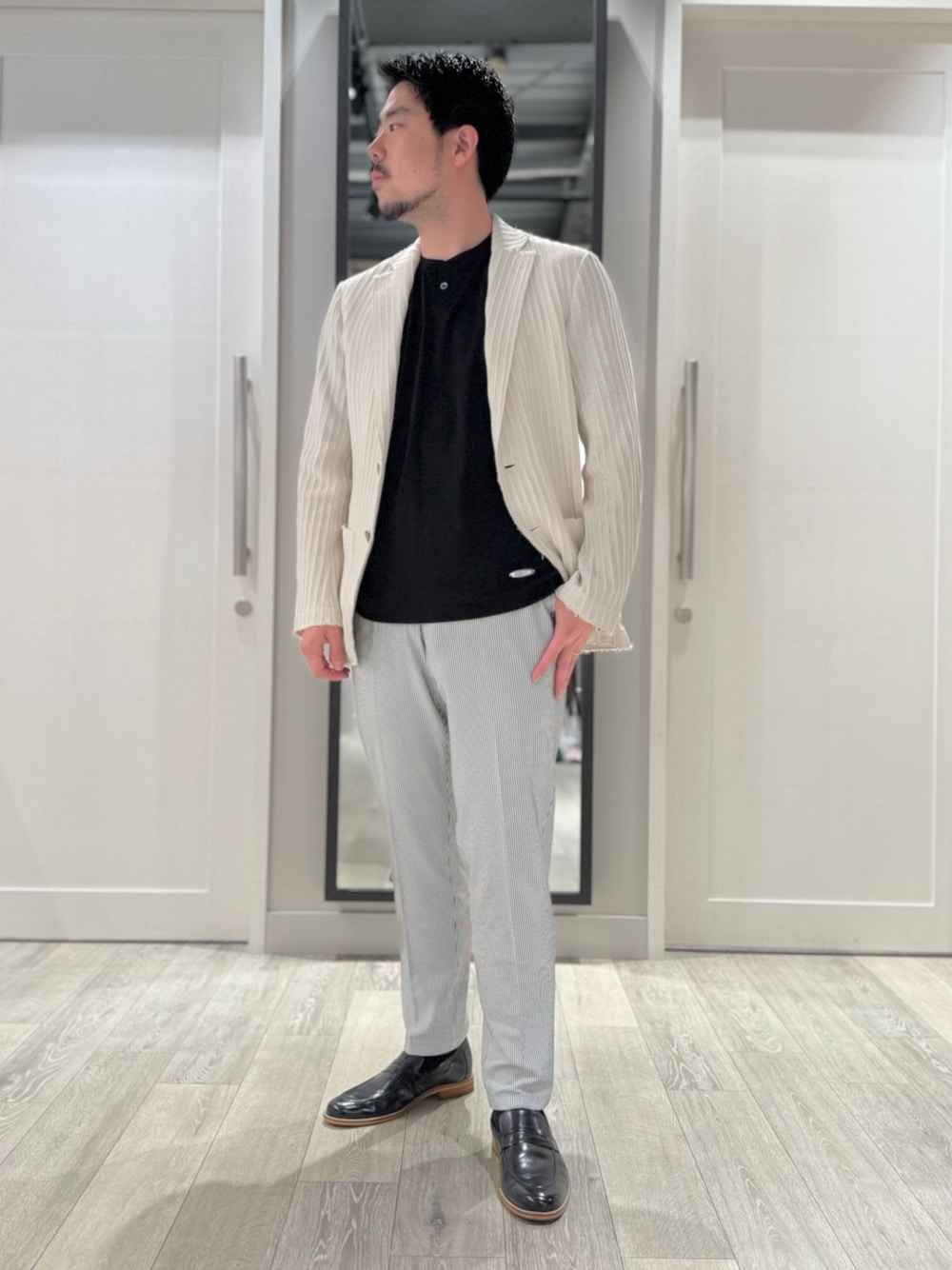 「大人カジュアル、メンズファッション、今日のコーデ、おしゃれさんと繋がりたい、春、シンプルスタイル、おでかけコーデ、キレイめ、いいね、save、フォローお願いします🤑、ootd、outfit、大人コーデ、シンプルコーデ、シンプル、モード」｜「DESIGNWORKSの和紙ミックス ジャケット（テーラードジャケット、ホワイト系）」を使った、aoさん（メンズ・175cm）の春コーディネートの1枚目の写真