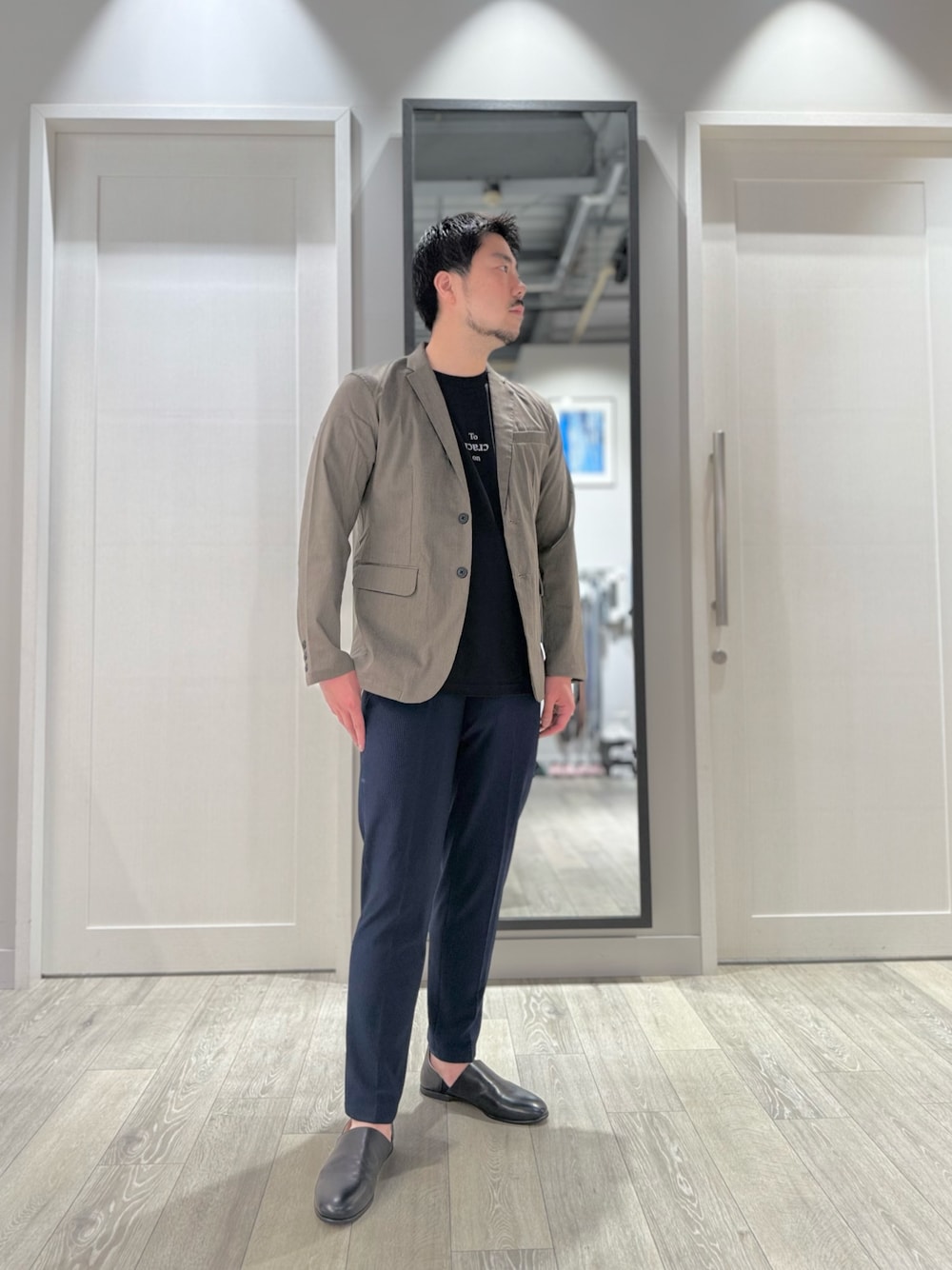 「お出かけコーデ、大人カジュアル、春コーデ、きれいめカジュアル、春服、シンプルコーデ、初春コーデ、プチプラコーデ、スラックス、春服コーデ、初夏コーデ、ootd、outfit、オトナカジュアル、おしゃれさんと繋がりたい」｜「ABAHOUSE GRAYの【セットアップ対応】COOL DRYMAX ジャケット（テーラードジャケット、ブラウン系）」を使った、aoさん（メンズ・175cm）の春コーディネートの1枚目の写真