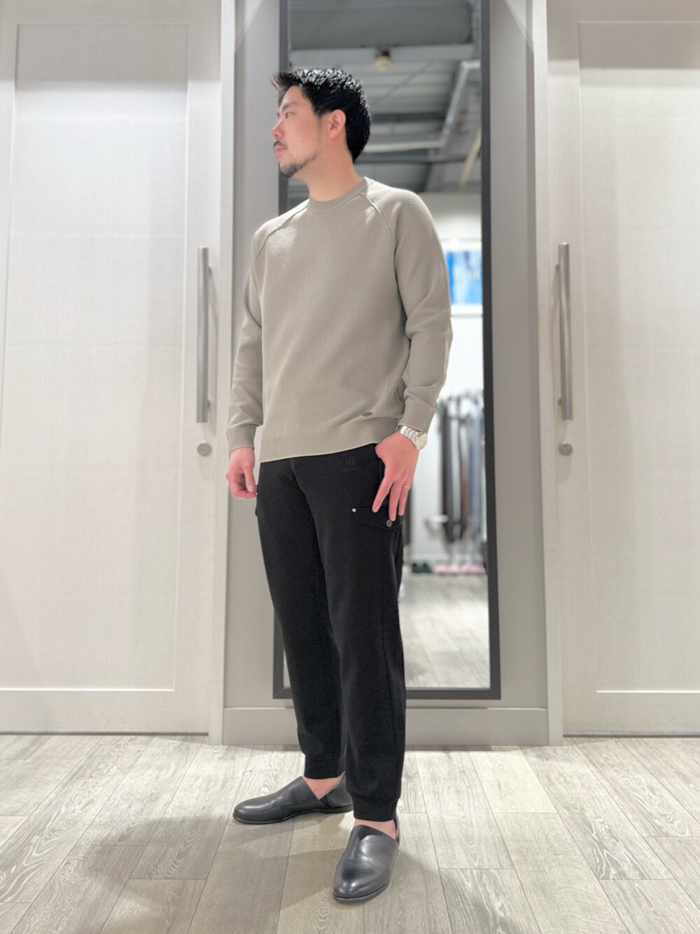 「メンズファッション、今日のコーデ、お洒落さんとつながりたい、春服、カジュアルスタイル、カーゴパンツ、outfit、ゆるコーデ、スポーツミックス、着回しコーデ、お出かけコーデ、いいね、save、フォローお願いします🤑、ootd、オトナカジュアル、大人カジュアル」｜「DESIGNWORKSの【セットアップ対応】リンクス柄 ニット クルーネック プルオーバー（ニット/セーター、ベージュ系）」を使った、aoさん（メンズ・175cm）の春コーディネートの1枚目の写真