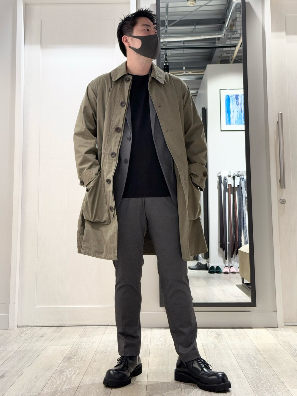 「春コーデ、メンズファッション、大人カジュアル、お出かけコーデ、シンプルスタイル、お洒落さんとつながりたい、モノトーン、ビッグシルエット、きれいめカジュアル、オトナカジュアル、モノトーンコーデ、春夏コーデ、ootd、outfit、おしゃれさんと繋がりたい」｜「DESIGNWORKSのSD NOR フィールド ミリタリー コート（モッズコート、グリーン系）」を使った、aoさん（メンズ・175cm）の春コーディネートの1枚目の写真